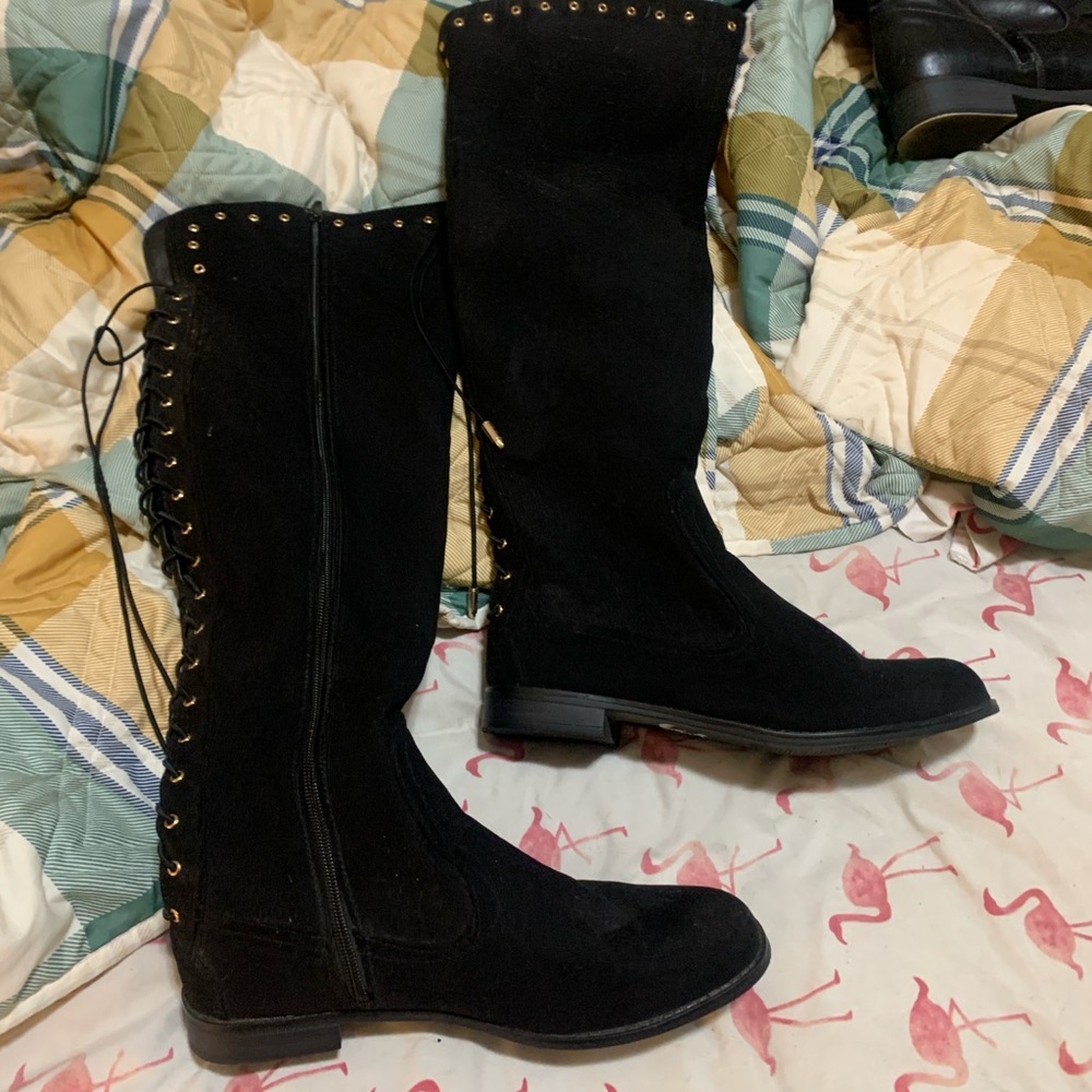 Black Lace Up Boots with Streamlined Silhouette